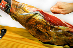 How to cut the Spanish Pata Negra ham