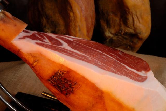 How can we profit iberico and serrano hams skin?