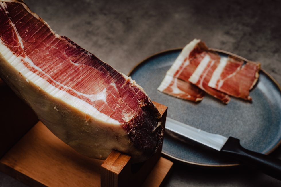 Pros and cons of sliced or whole ham